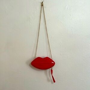 Unique Novelty Red Shiny Plastic Lips Wristlet Purse With Gold Crossbody Chain